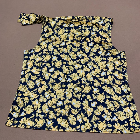 Black and Yellow Floral Banana Republic Top - Picture 4 of 7